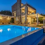 Villa Regina, With Superb Views *