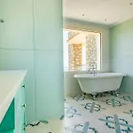 Regina, With Superb Views Villa Ligia