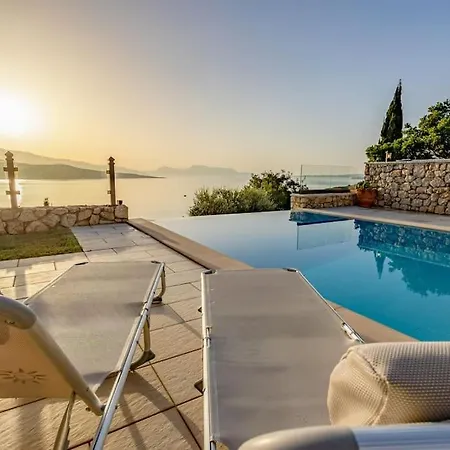 Villa Regina, With Superb Views *