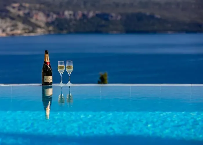 Villa Regina, With Superb Views *