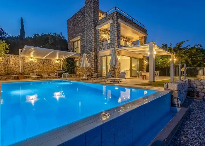 Villa Regina, With Superb Views *