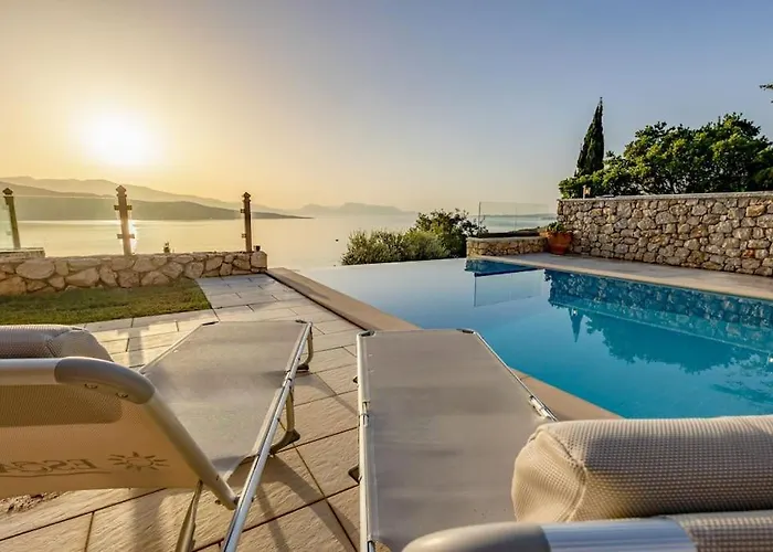 Villa Regina, With Superb Views *