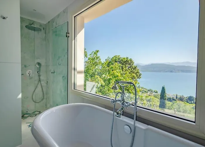 Villa Regina, With Superb Views *